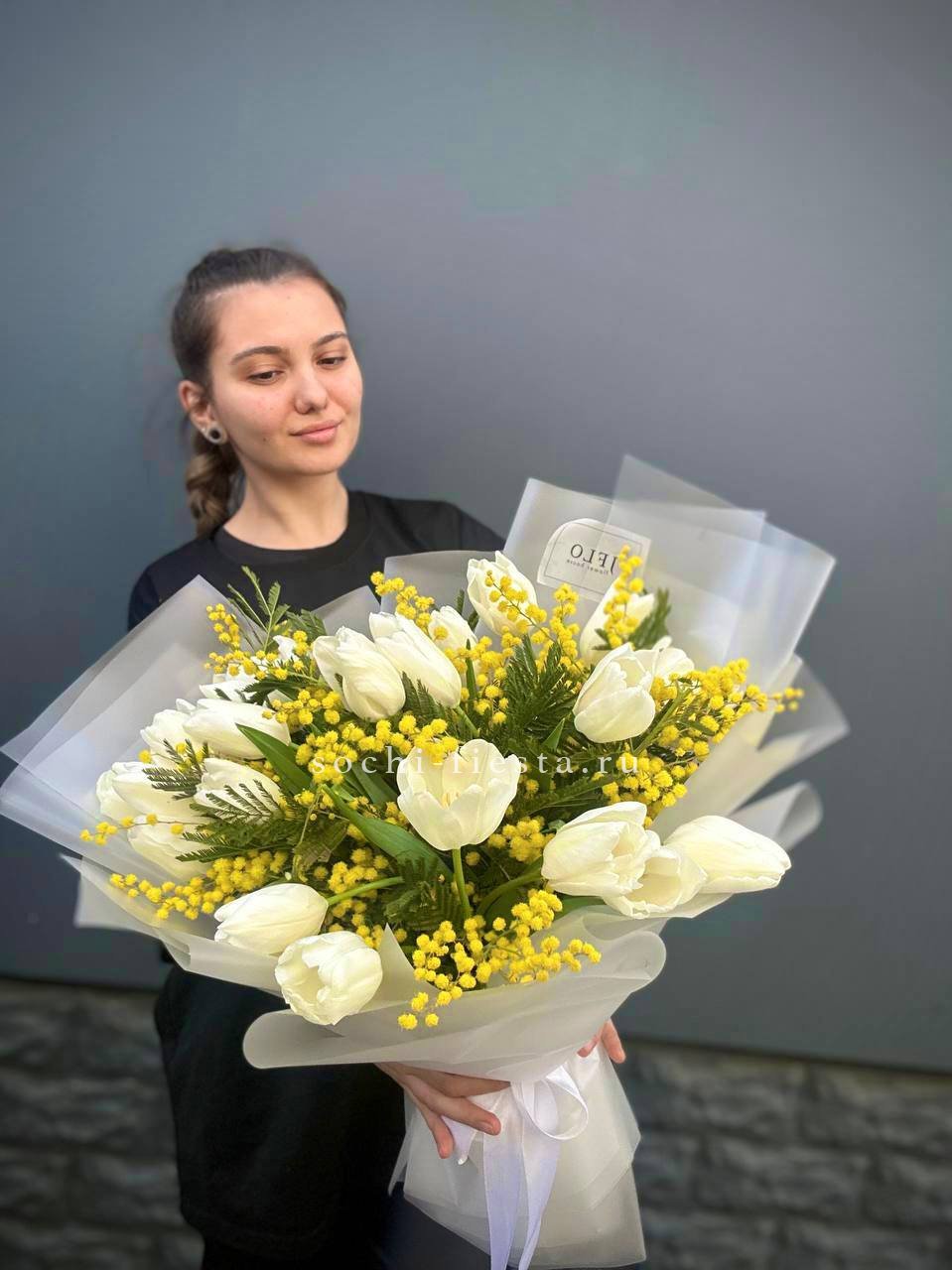 Букет с мимозами