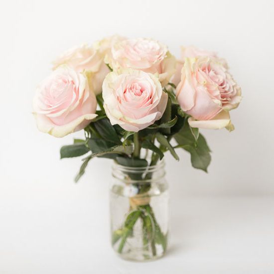 сортовые розы в местной флористической студии в Барнауле