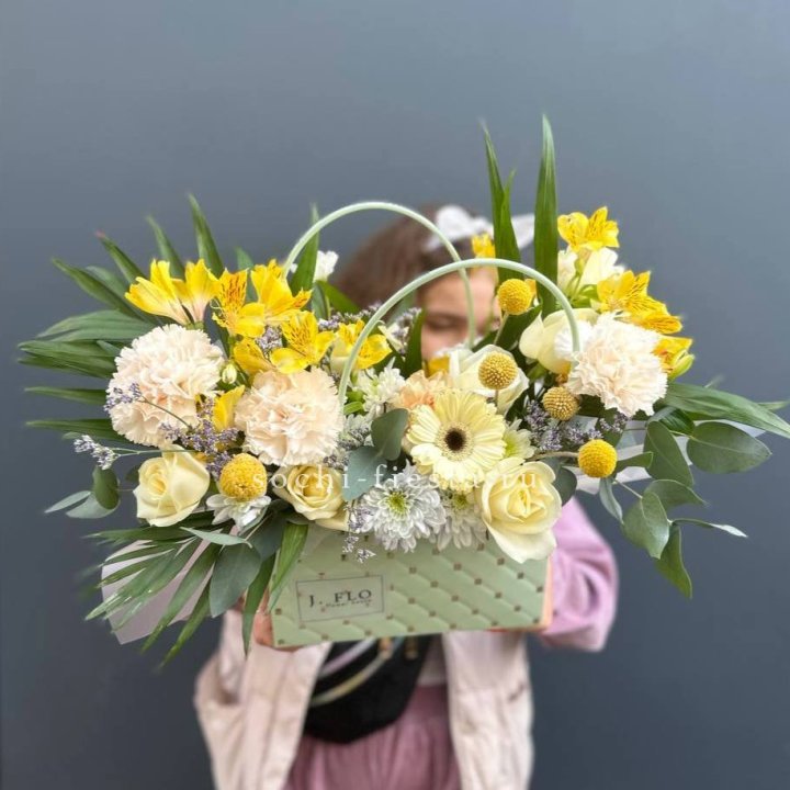 Сумочка с розами "Эпиа" в Барнауле