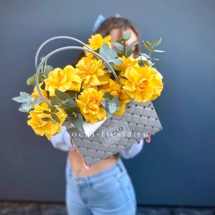 Сумочка с розами "Эдель" в Барнауле