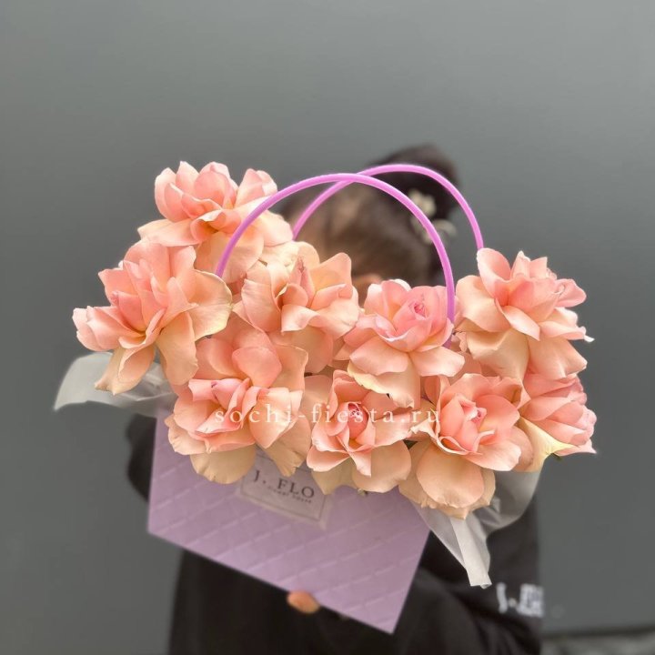 Сумочка с розами "Кети" в Барнауле