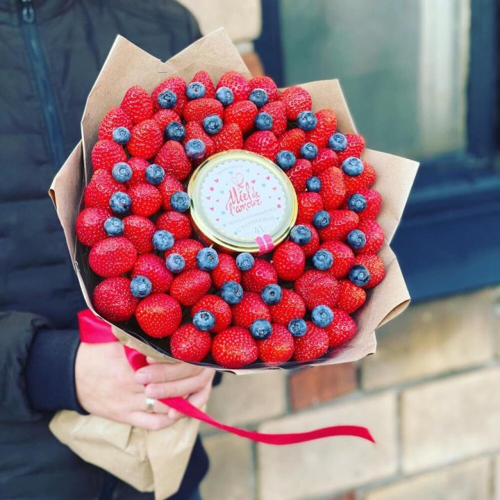 "Клубника и мёд" в Барнауле