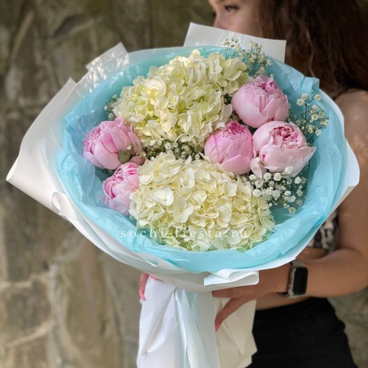 Букет с пионами "Блюсом" в Барнауле