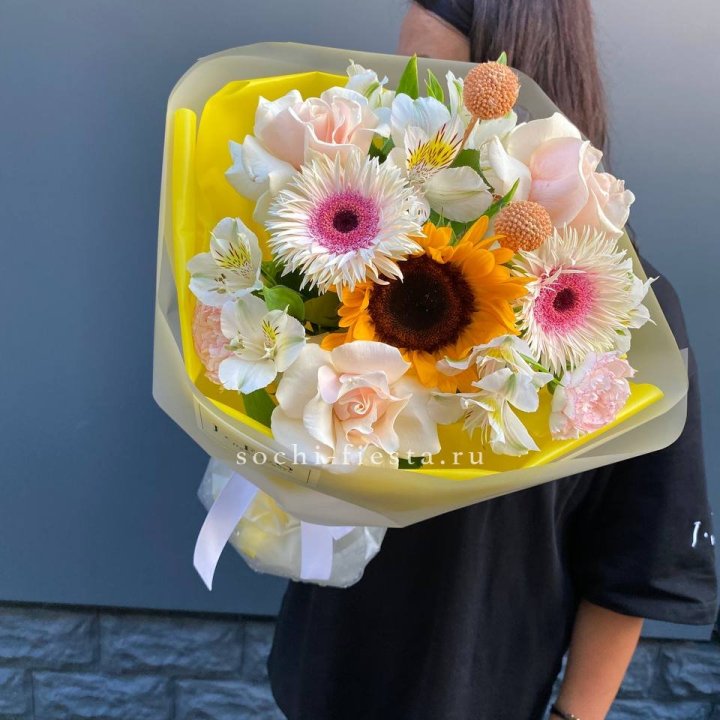 Букет с подсолнухом "Елоу" в Барнауле