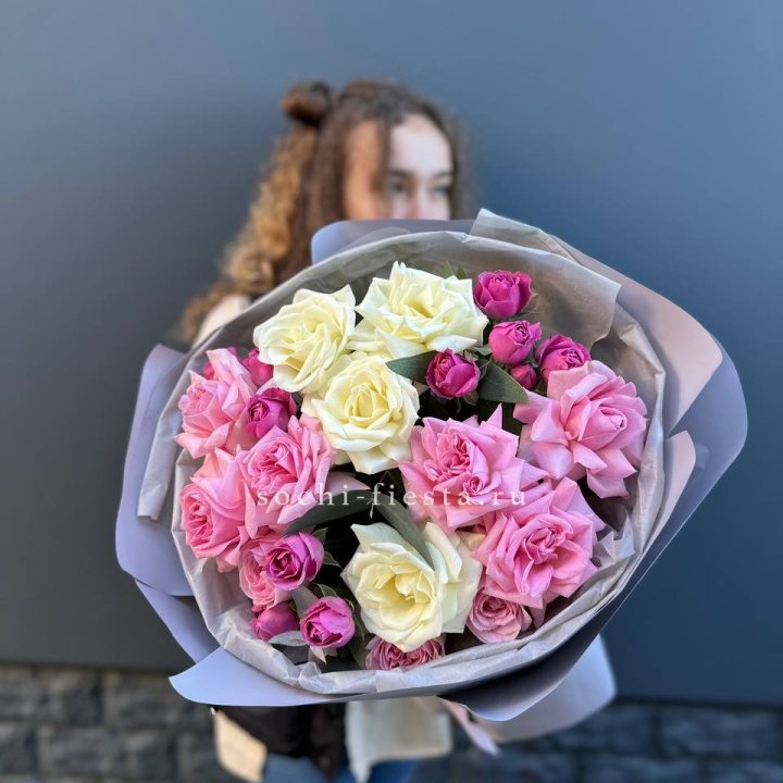 Букет французских и пионовидных роз в Барнауле