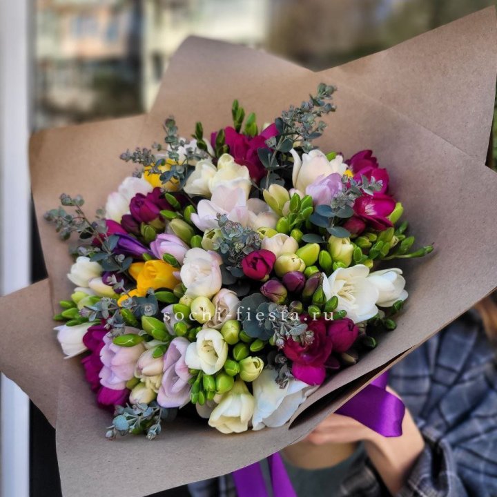Букет фрезий "Радуга" в Барнауле