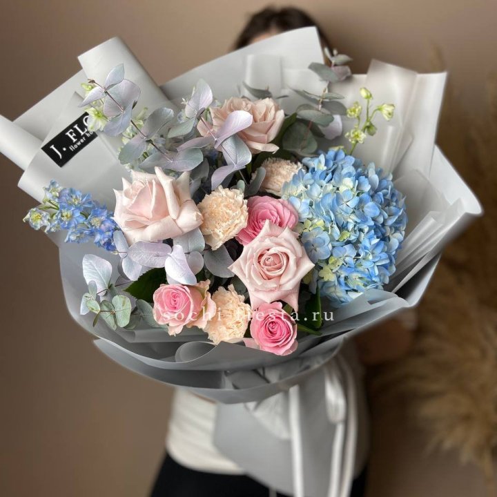 Букет с гортензией № 4 в Барнауле