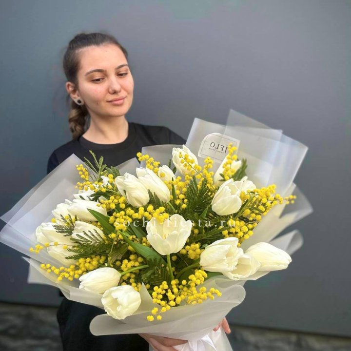 Букет тюльпанов и мимозы в Барнауле