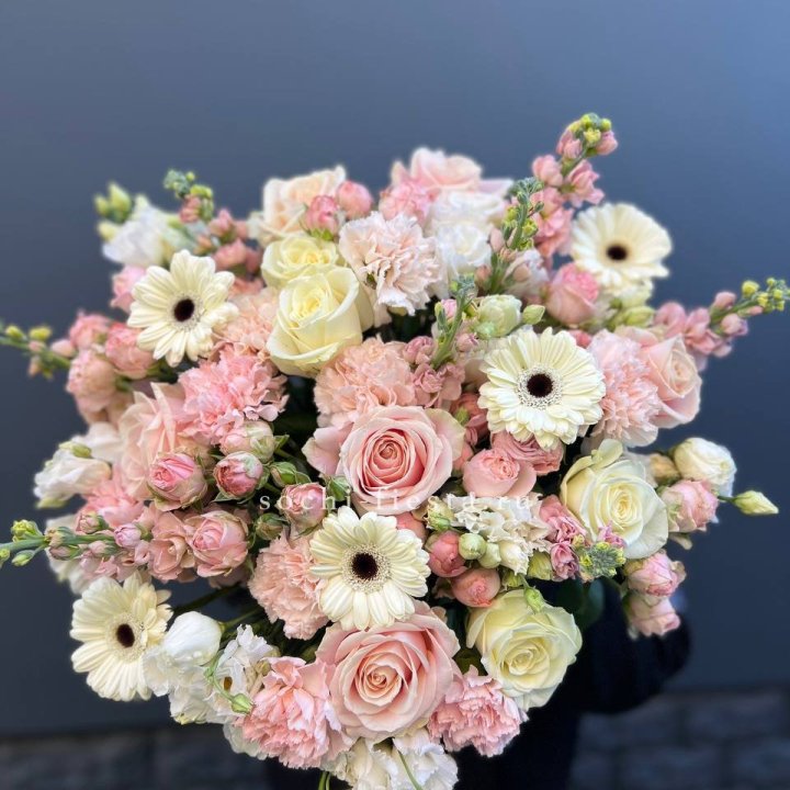 Авторский букет "Нежный" в Барнауле