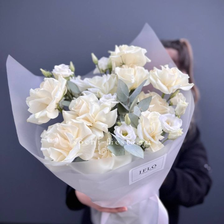 Букет французских роз и эустомы  в Барнауле