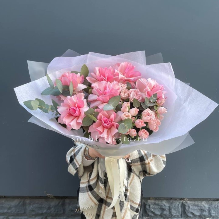 Букет французских и пионовидных роз  в Барнауле