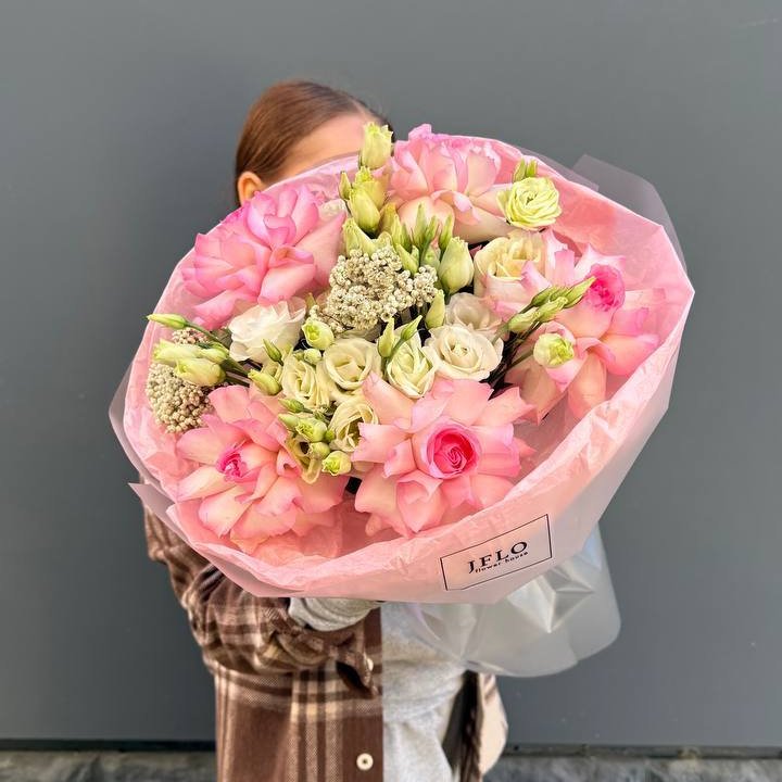 Букет "Розы с эустомой" в Барнауле