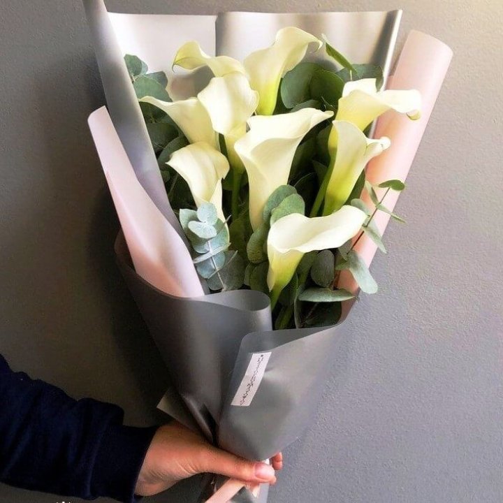 Каллы с эвкалиптом в Барнауле