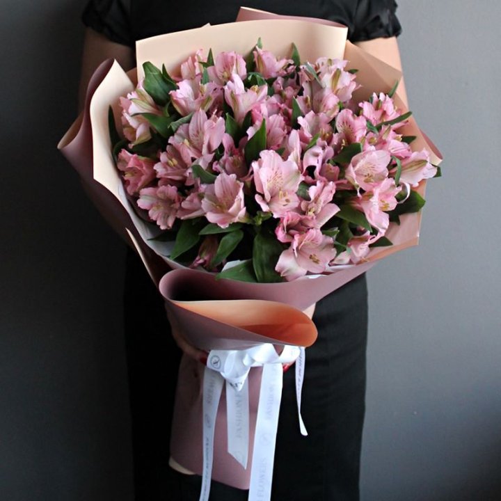 Букет розовых альстромерий в Барнауле