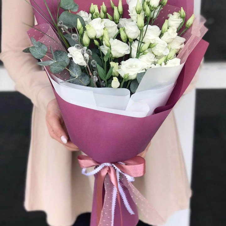 Эустомы с эвкалиптом в Барнауле