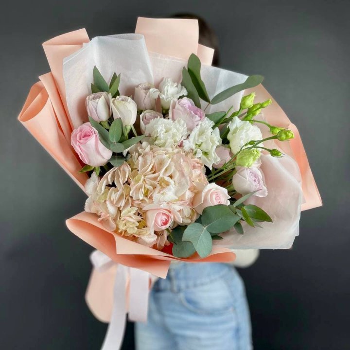 Букет с гортензией "Клодс" в Барнауле