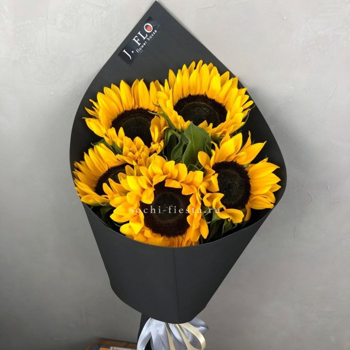 Букет из 5  подсолнухов в Барнауле