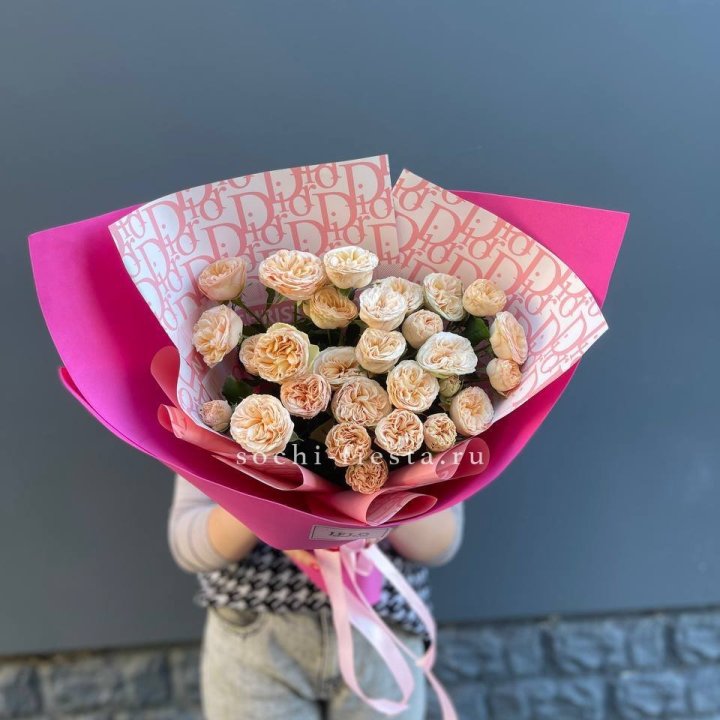 9 пионовидных роз в Барнауле