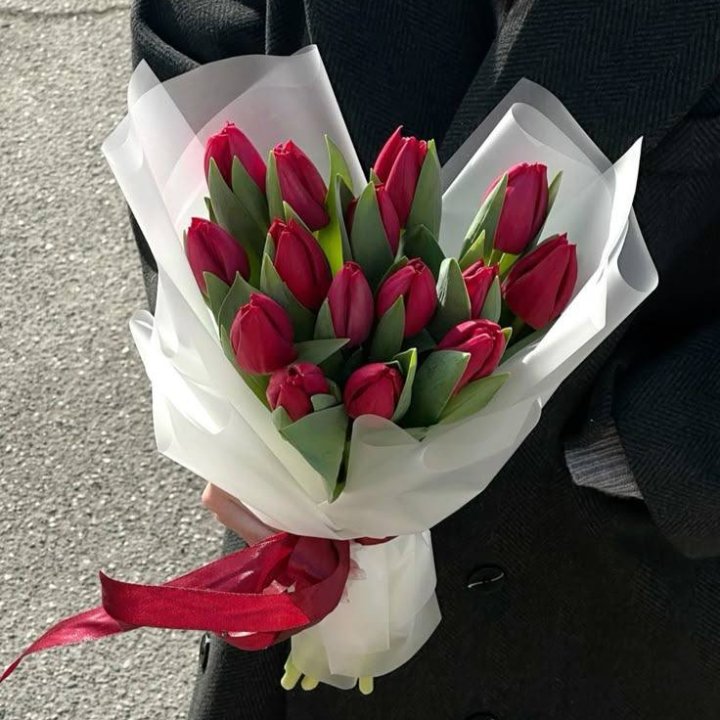 15 красных тюльпанов в Барнауле