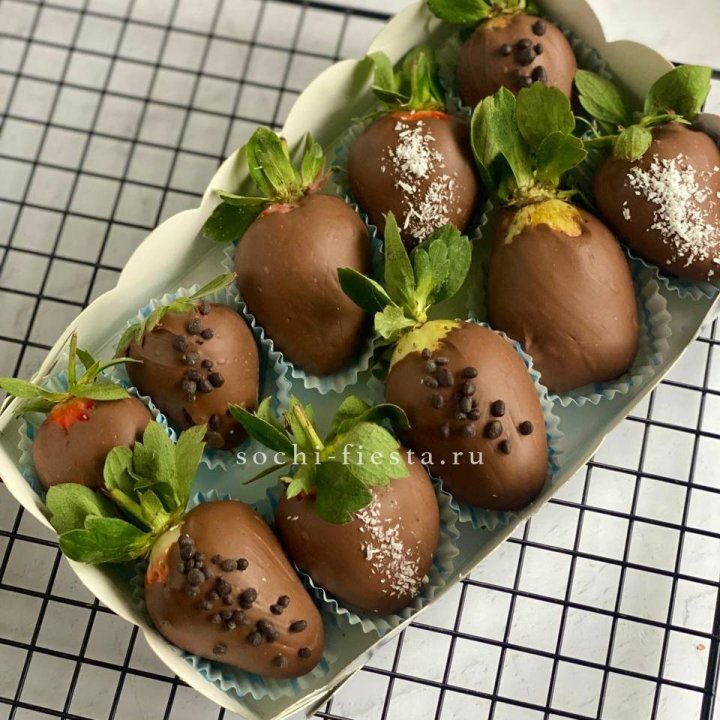 Клубника в шоколаде 10 ягод в Барнауле