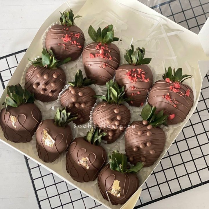 Клубника в шоколаде 12 ягод в Барнауле