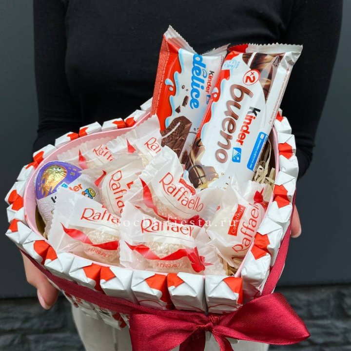 Подарочный набор сердце с Киндерами и Рафаэлло в Барнауле