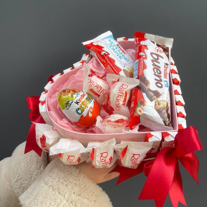 Бокс киндерами и раффаэлло в Барнауле