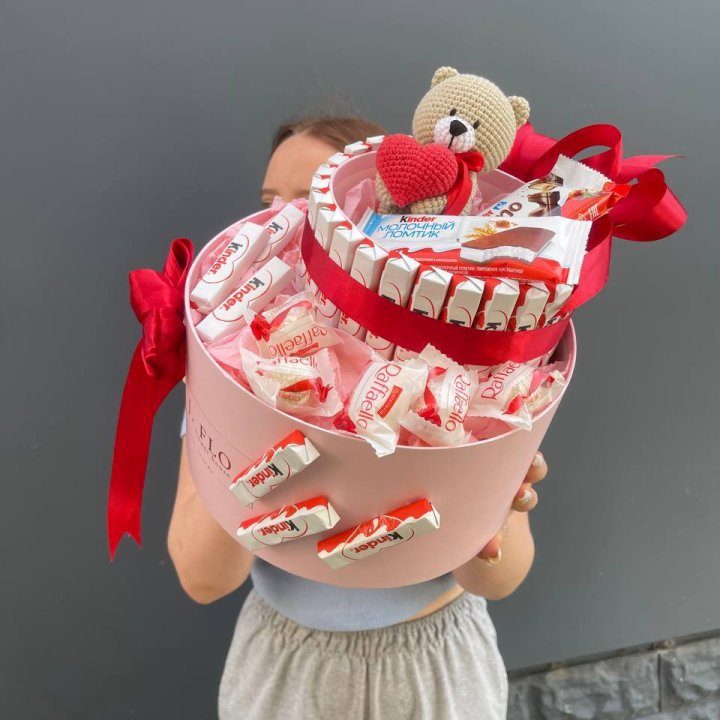 Бокс киндерами и раффаэлло 2 в Барнауле