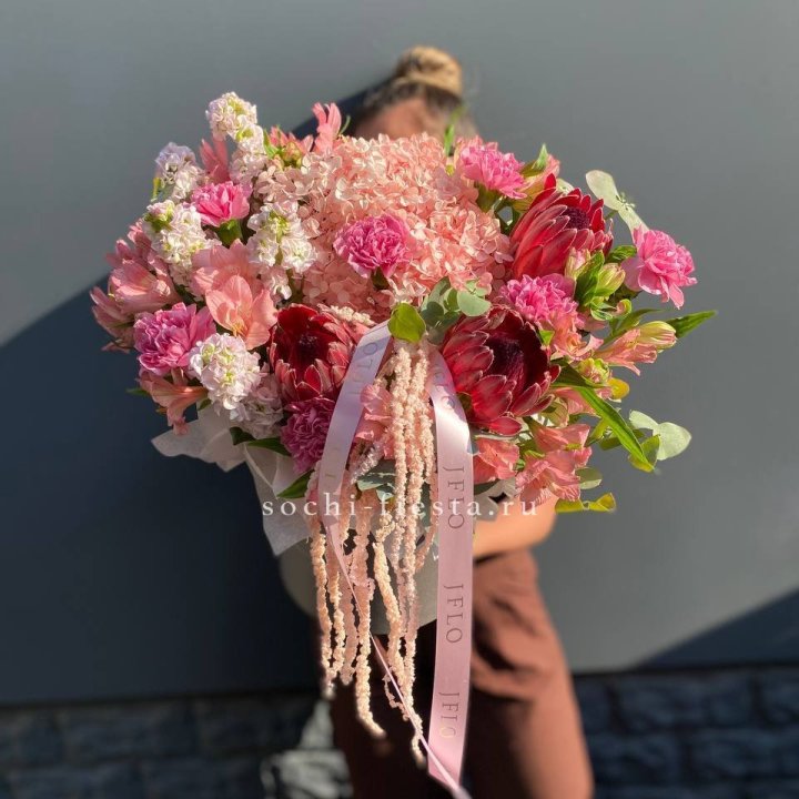 Коробка с цветами "Камикадзе" в Барнауле