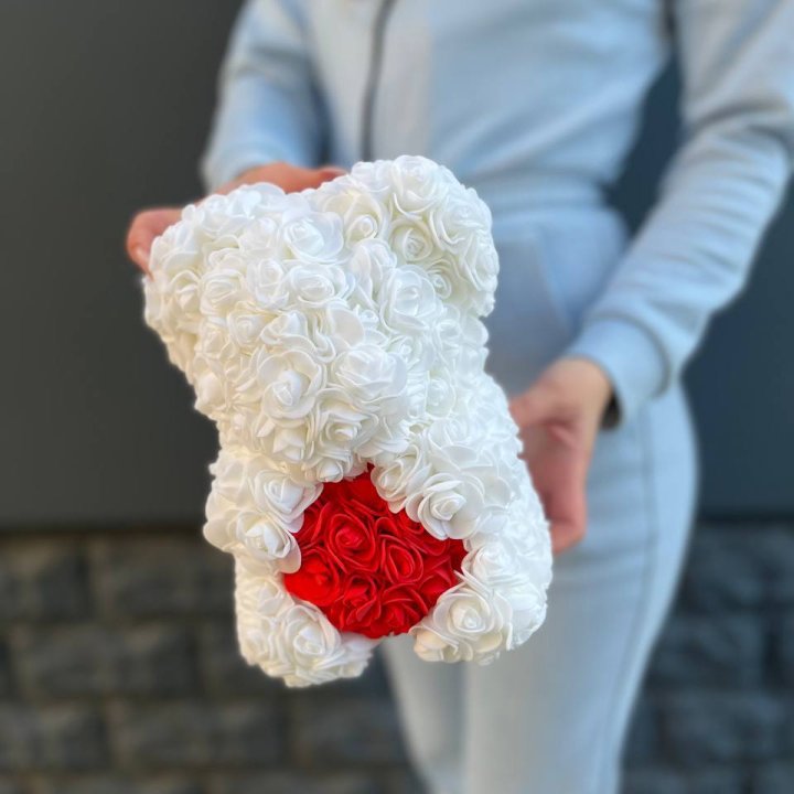 Медведь с красным седцем в Барнауле