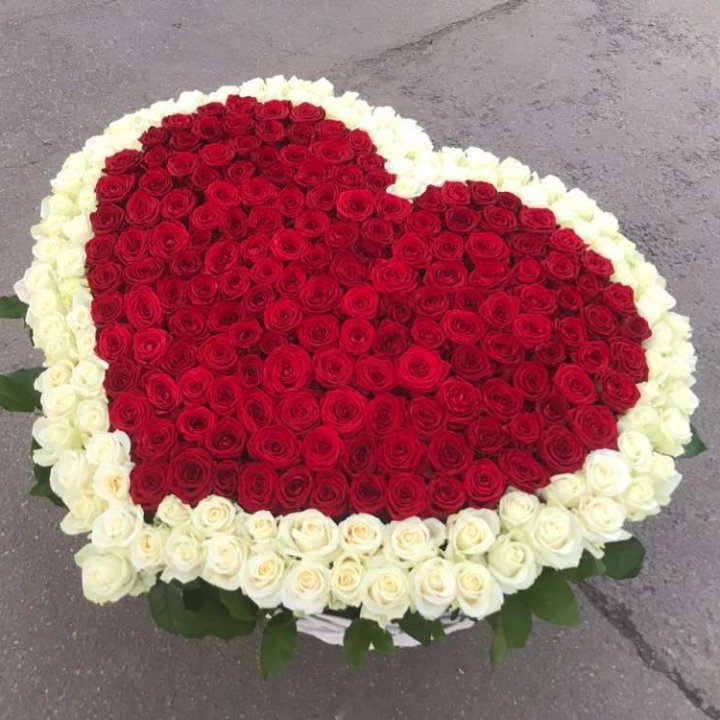 333 розы в корзине в Барнауле