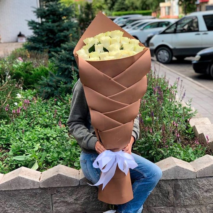 Голландские розы белые "Рыбка" в Барнауле