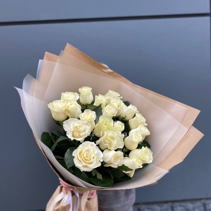  Букет  высоких белых роз   в Барнауле