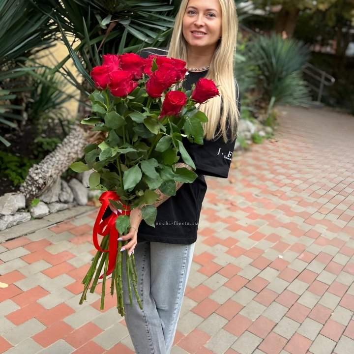 15 высоких красных роз в Барнауле