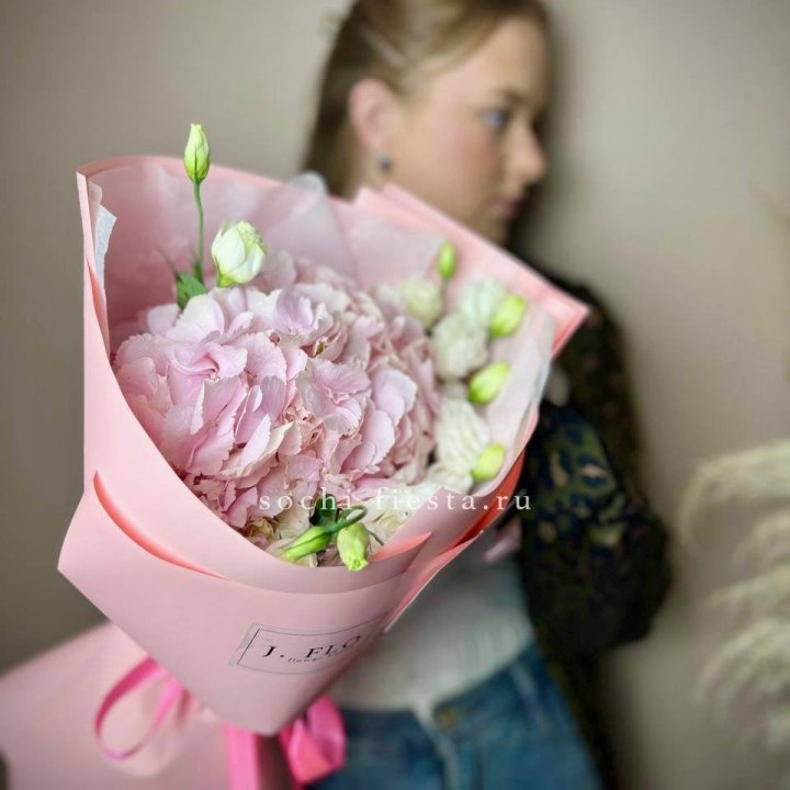 Букет с гортензией №2 в Барнауле