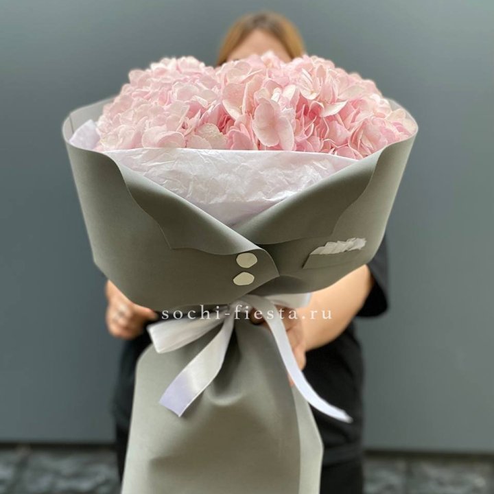  Букет  пиджачок из 5 гортензий в Барнауле