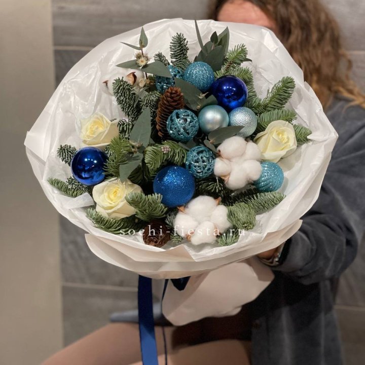 Новогодний букет "Синий иней" в Барнауле