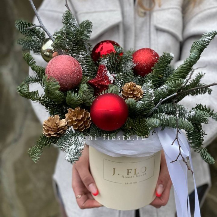 Новогодняя композиция в коробке ред в Барнауле