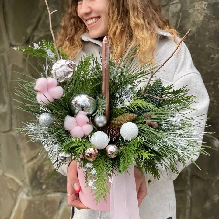 Новогодняя композиция в коробке пинк в Барнауле