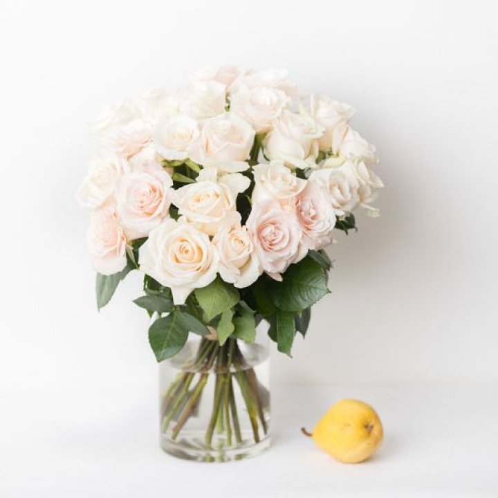25 кремовых роз в Барнауле