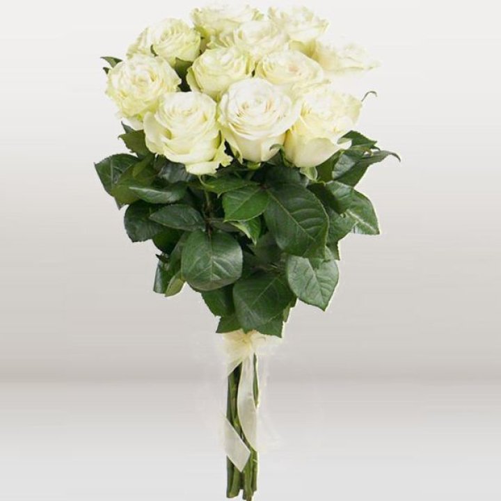 11 белых голландских роз в Барнауле