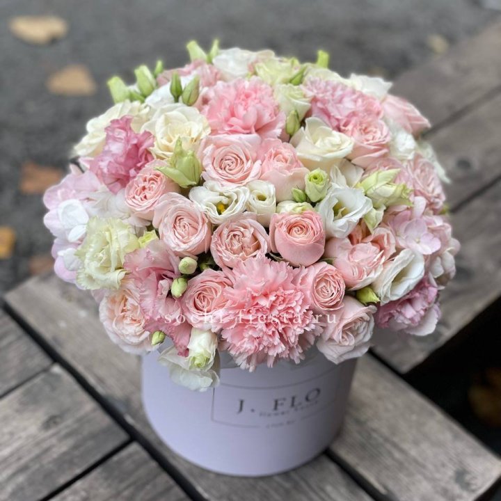 Цветочный бокс "Люксур" в Барнауле