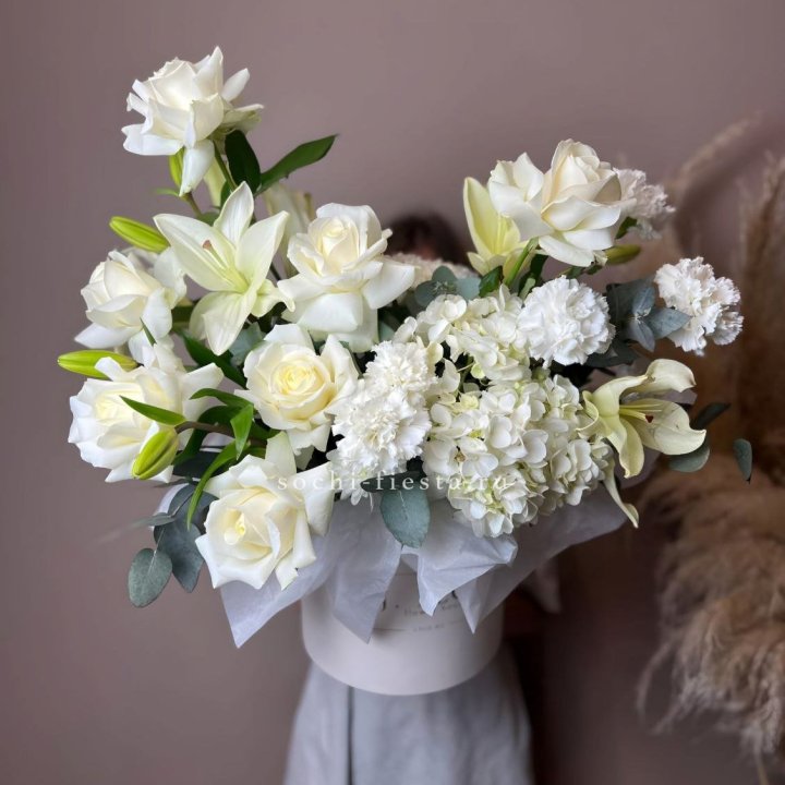 Цветочный бокс "Вайт дримс" в Барнауле