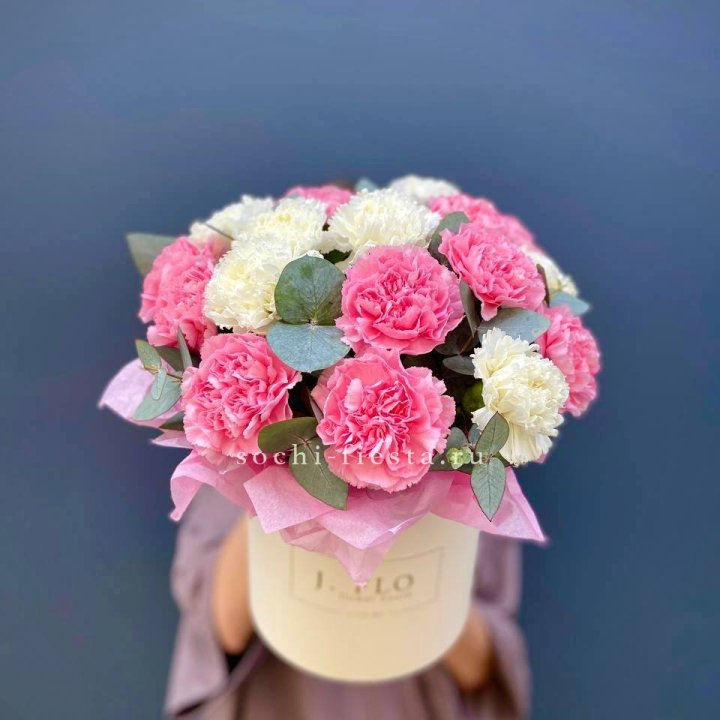 Диантусы в цилиндре в Барнауле