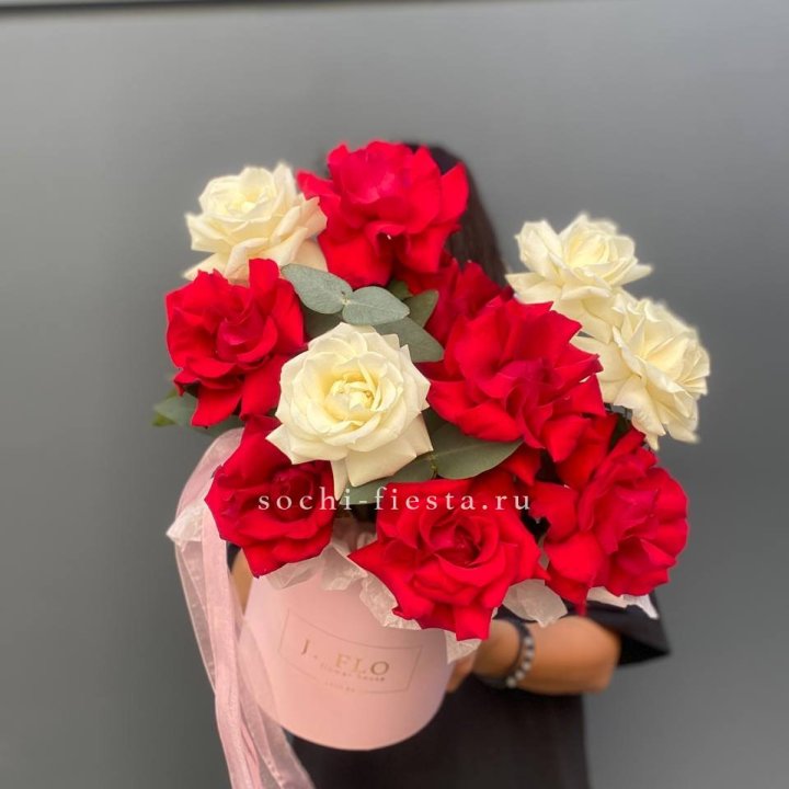 13 Французских роз в боксе в Барнауле