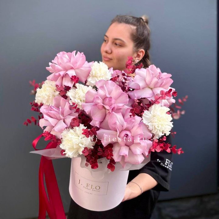 Бокс с французскими розами "Вела вита" в Барнауле