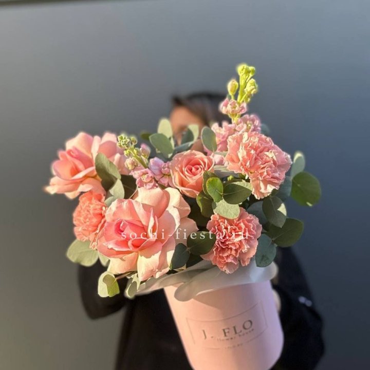 Цветы в боксе "Сизара" в Барнауле