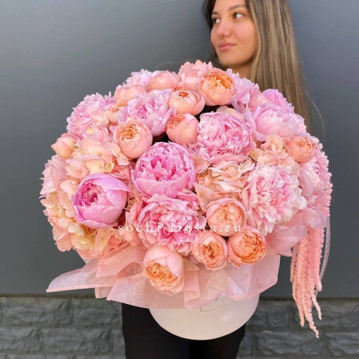 Коробка с пионами "Дабл фловер" в Барнауле