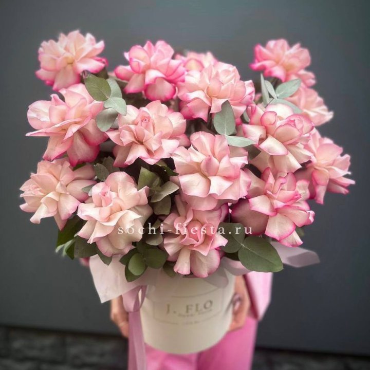 17 Французских  роз Венди в боксе в Барнауле