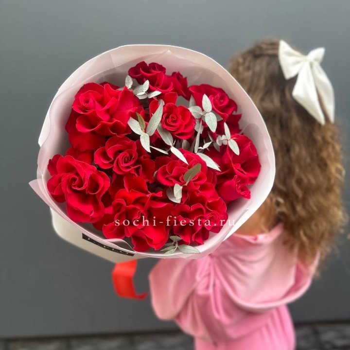 11 Красных французских роз в Барнауле
